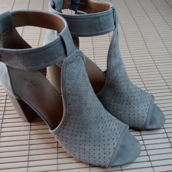 Universal Thread women's faux suede chunky block 4" heel ankle strap open toe sa - Picture 2 of 8